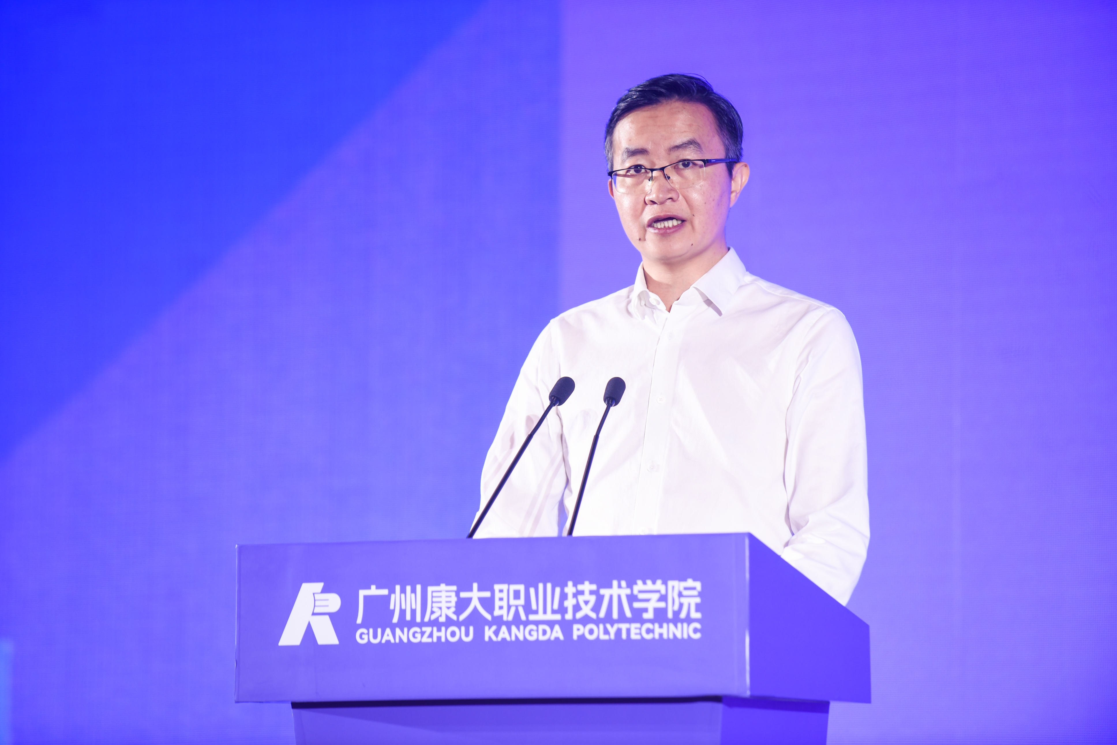 图5广州开发区投资集团副总经理钟润强致辞.jpg